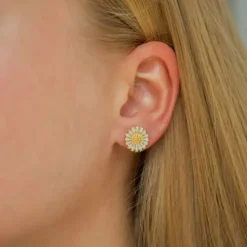 11 - 12 MM marguerit blå ørestikker i forgyldt sølv - Marie