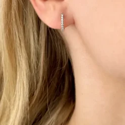 8 mm creoler i 14 karat hvidguld med diamant