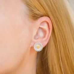 14 mm marguerit lilla ørestikker i forgyldt sølv - Marie