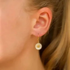 12 mm marguerit øreringe i forgyldt sølv - Marie