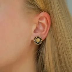 14,5 mm marguerit sorte ørestikker i forgyldt sølv - Marie