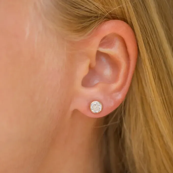 6 mm ørestikker i 9 karat guld med zirkon