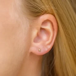 3 mm ørestikker i 9 karat guld