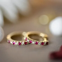 14 mm rubin creoler i 14 karat guld med rubin og diamant