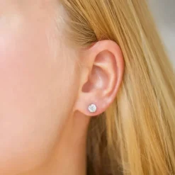 5 mm runde ørestikker i 9 karat hvidguld med zirkon