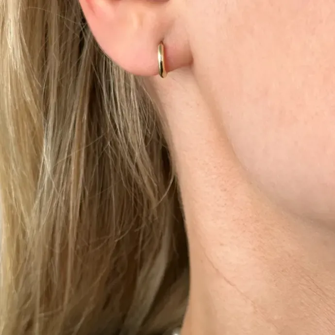 10 mm støvring design creoler i 8 karat guld