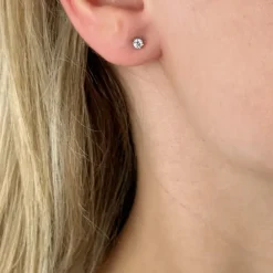 3,5-4 mm zirkon ørestikker i sølv