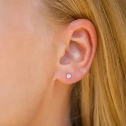 1/2 par 3 mm øreringe i 9 karat guld med zirkon