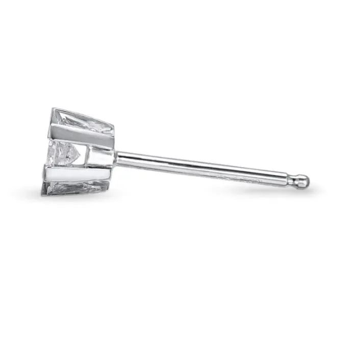 1 x 0,11 ct diamant solitaireørestik i 14 karat hvidguld med diamant