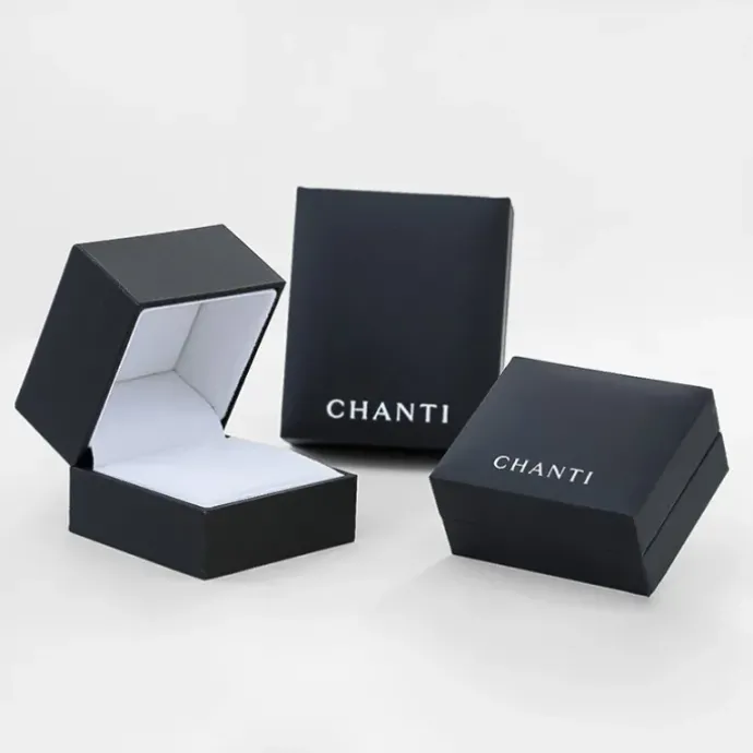 2 x 0,05 ct lab grown diamant solitaireørestikker i 14 karat hvidguld med lab grown diamant