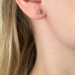 2 x 0,13 ct pink safir solitaireørestikker i 14 karat guld med pink safir