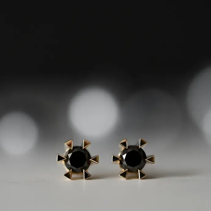 2 x 0,21 ct sorte solitaireørestikker i 14 karat guld med sort diamant