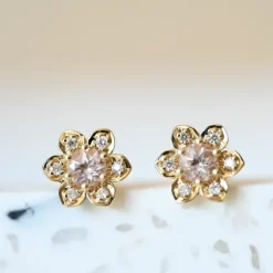 Blomster morganit brillantøreringe i 9 karat guld med morganit og diamant