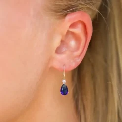 Dråbe mørkeblå guldøreringe i 14 karat guld med syntetisk safir og zirkon