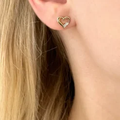 Hjerte diamant ørestikker i 8 karat guld med diamant
