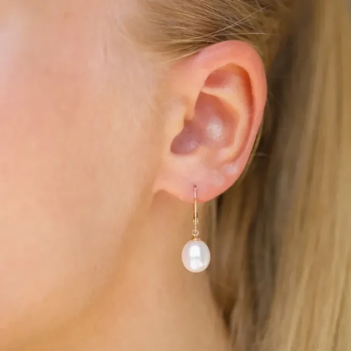 Ovale 8 - 9 mm aaa-graded ferskvandsperle øreringe i 14 karat guld med