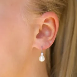 Øreringe i 14 karat hvidguld med