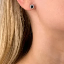 Runde safir rosetørestikker i 14 karat hvidguld med diamant og safir